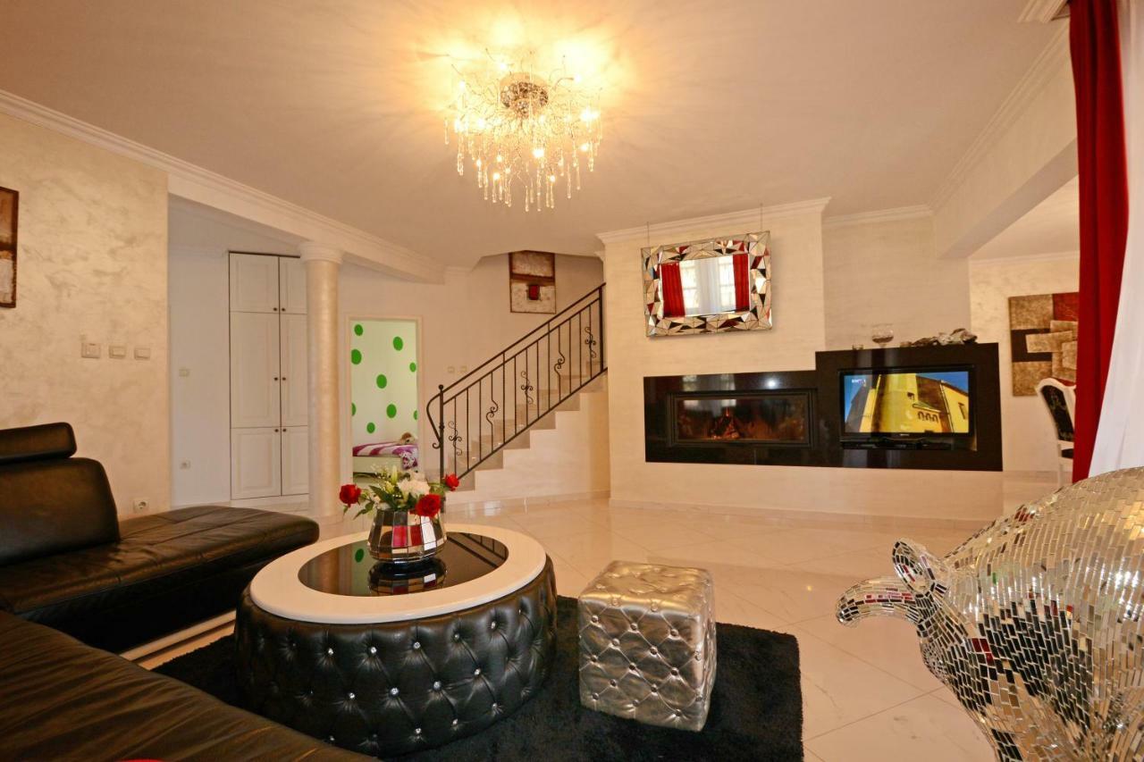 פורץ Villa Zare מראה חיצוני תמונה