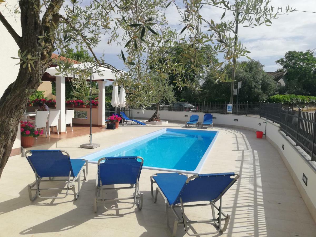 פורץ Villa Zare מראה חיצוני תמונה