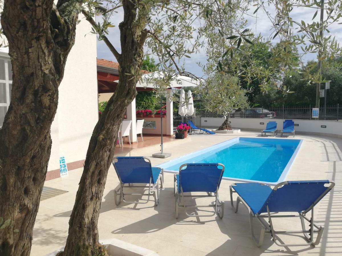 פורץ Villa Zare מראה חיצוני תמונה