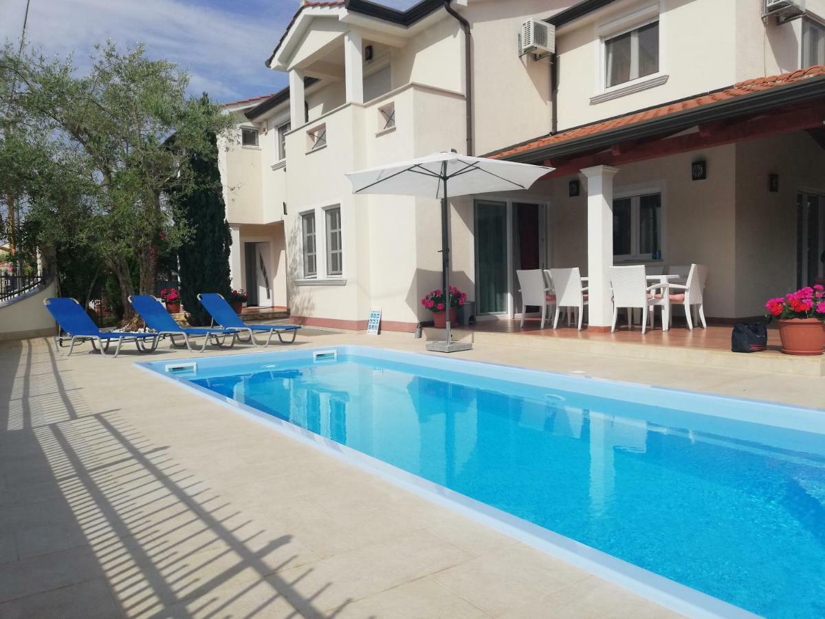 פורץ Villa Zare מראה חיצוני תמונה