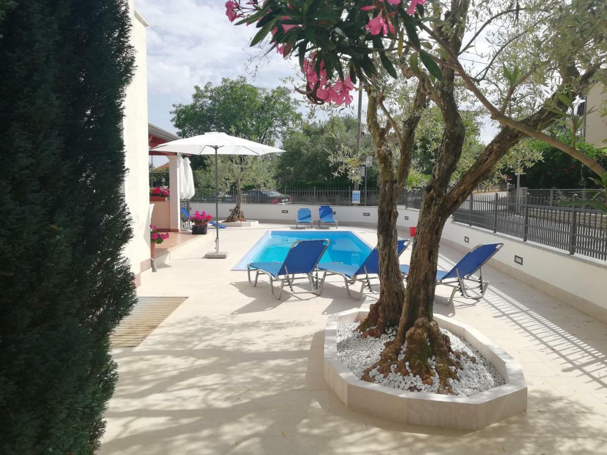 פורץ Villa Zare מראה חיצוני תמונה